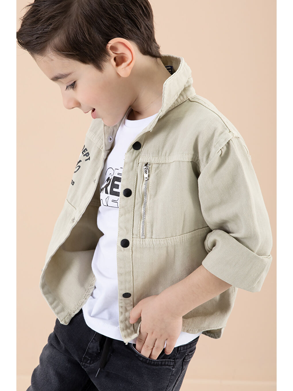 Erkek Çocuk Bej Fermuar Cepli Yazı Baskılı Tişörtlü Ceket 20090-1