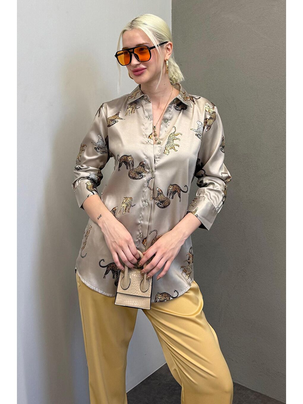 Leoparlı Ekru Saten Gömlek Mg187-1