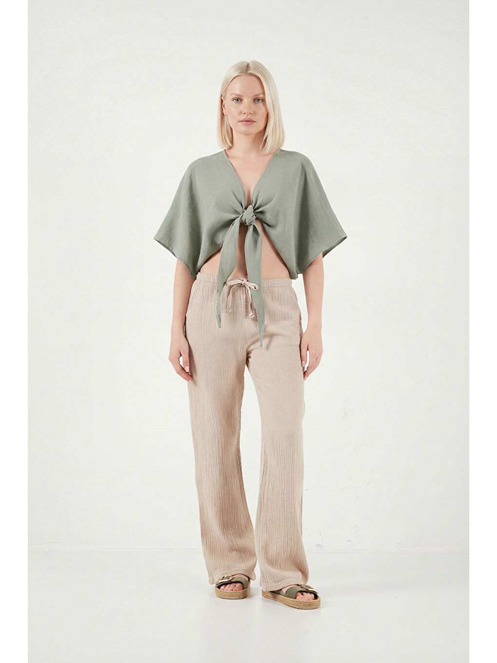 Yeşil Pamuklu Comfort Fit Bağlamalı Yarasa Kol Kadın Bolero 5866354-1