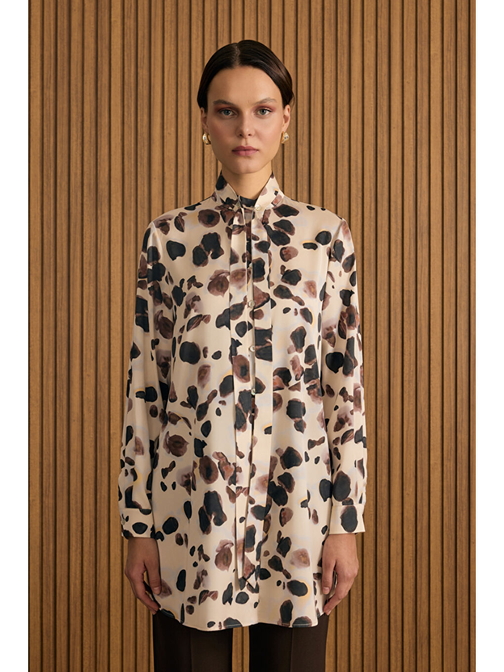 Ekru Desenli Yakası Bağlama Bant Detaylı Tunik-1