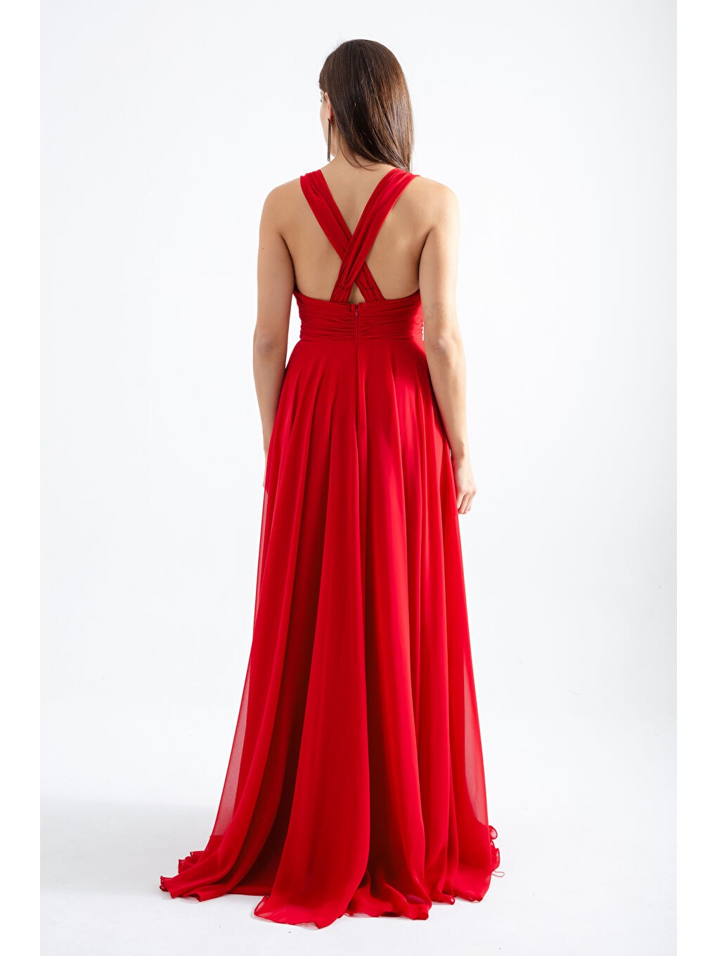 Kadın Kırmızı Sırtı Çapraz Askılı Yırtmaçlı Şifon Uzun Abiye Elbise-4
