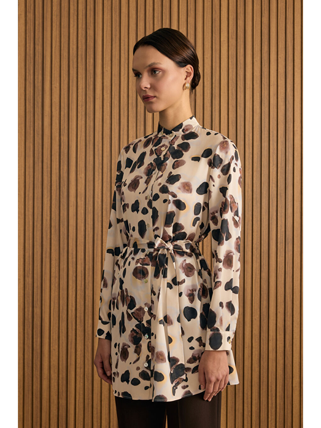 Ekru Desenli Yakası Bağlama Bant Detaylı Tunik-2