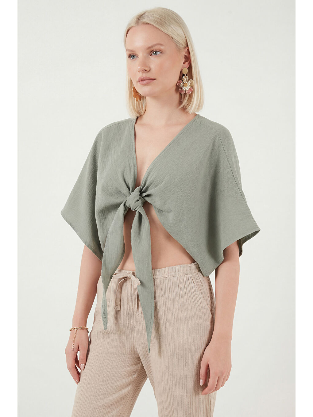 Yeşil Pamuklu Comfort Fit Bağlamalı Yarasa Kol Kadın Bolero 5866354-2