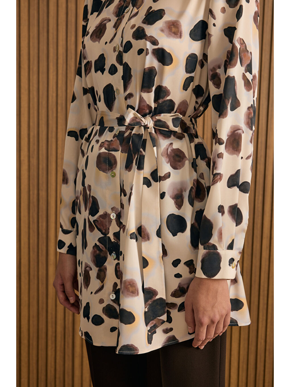 Ekru Desenli Yakası Bağlama Bant Detaylı Tunik-4