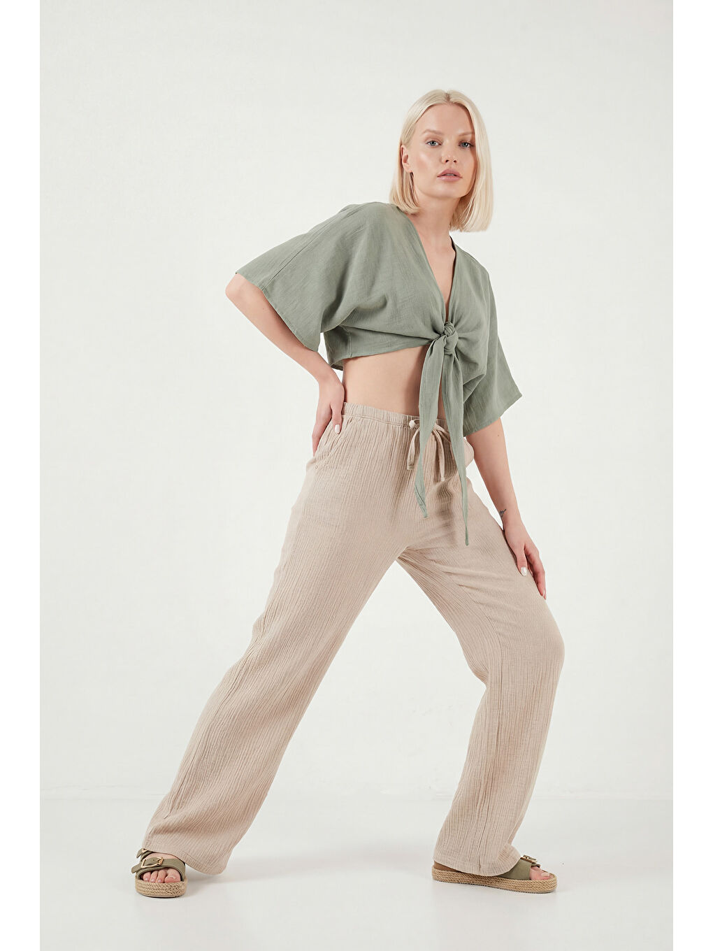 Yeşil Pamuklu Comfort Fit Bağlamalı Yarasa Kol Kadın Bolero 5866354-3