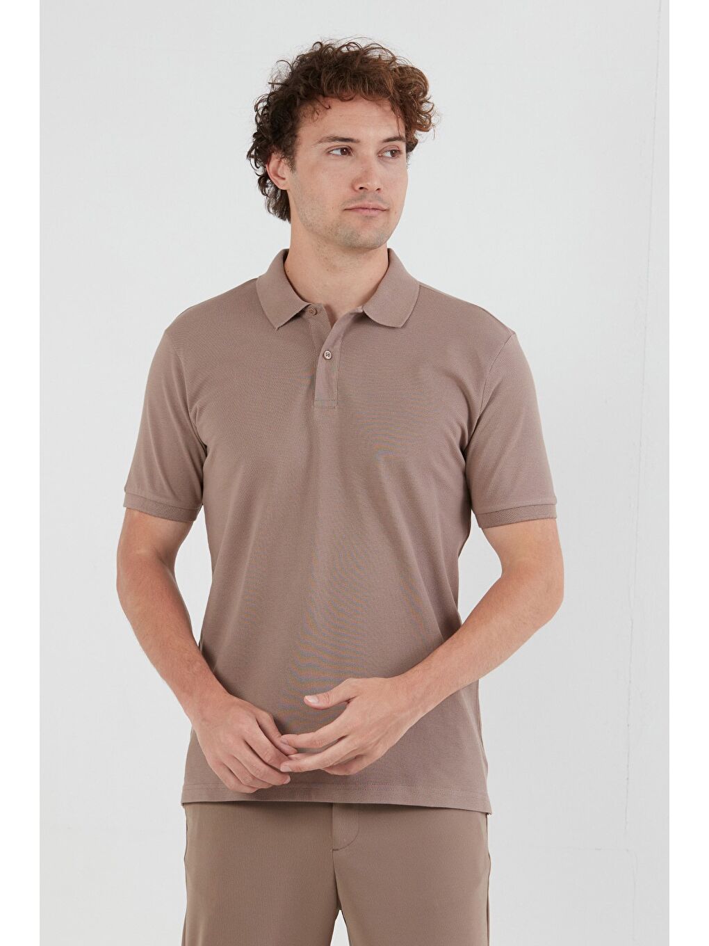 Bej Basic Polo Yaka Yarım Düğmeli Tişört-1