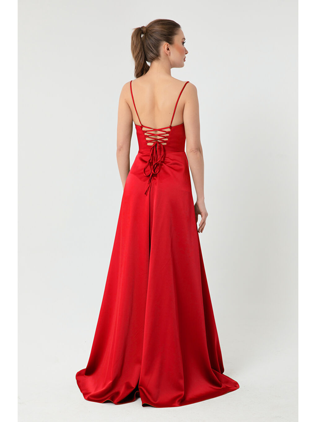 Kadın Kırmızı Volanlı Yırtmaçlı Saten Abiye & Mezuniyet Elbisesi-4