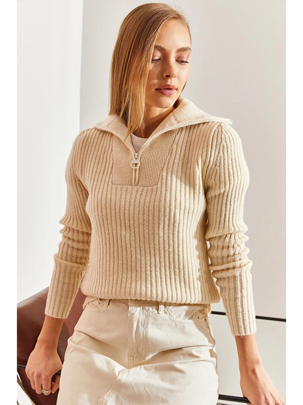 Ekru Kadın Balıkçı Yaka Fermuarlı Triko Kazak