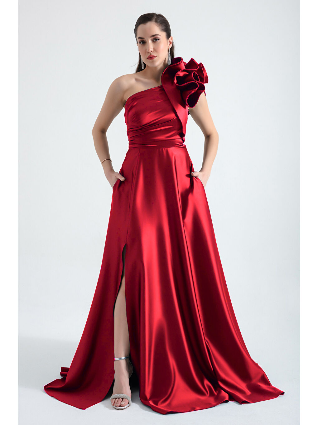 Kadın Kırmızı Tek Omuzlu Fırfırlı Uzun Abiye Elbise-2