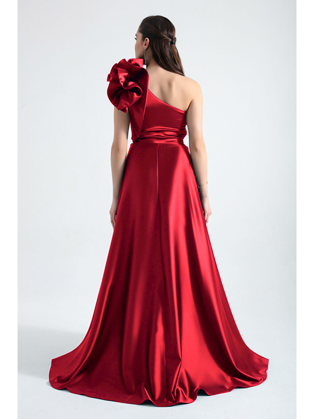 Kadın Kırmızı Tek Omuzlu Fırfırlı Uzun Abiye Elbise-4