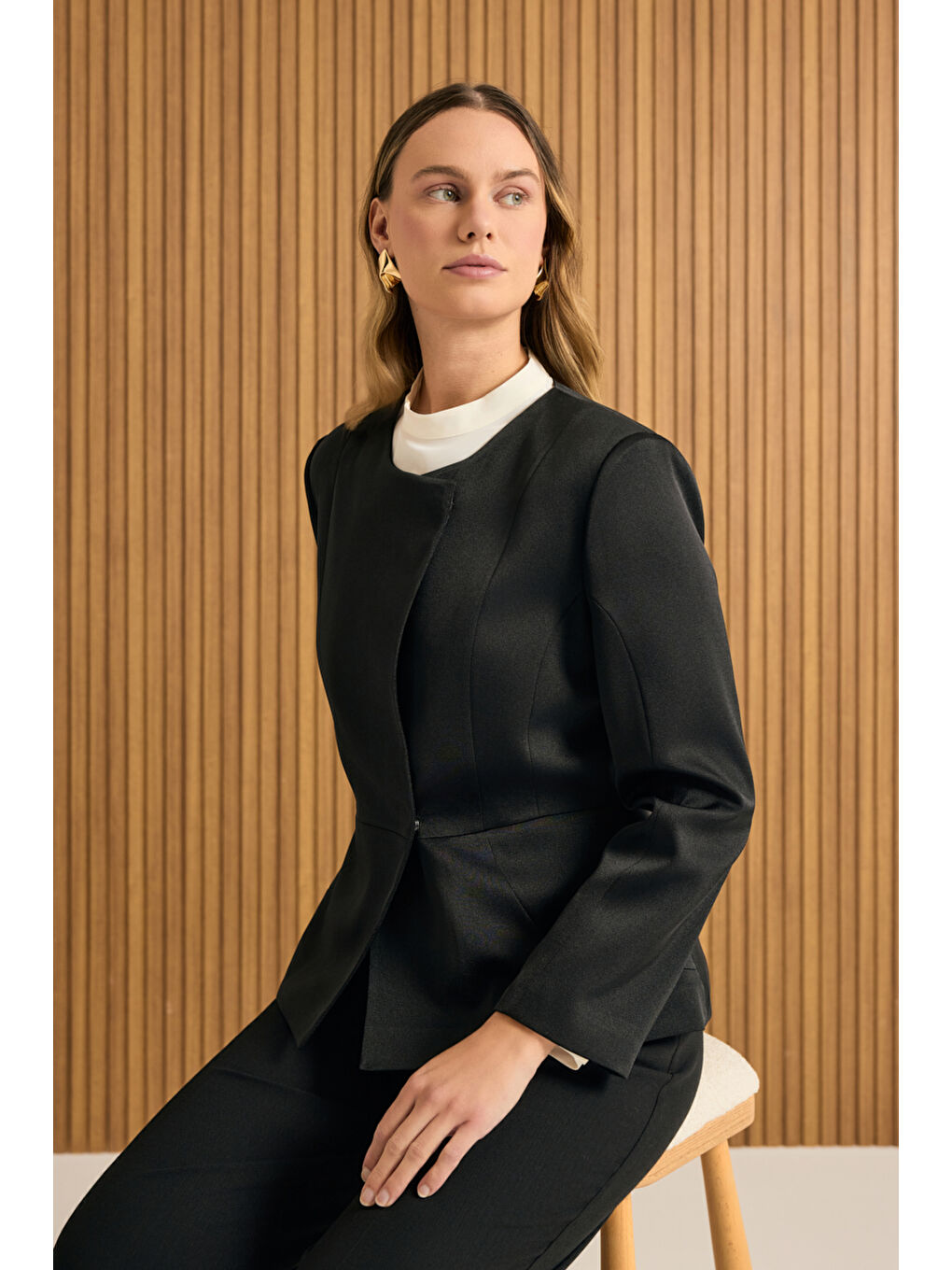 Siyah Kup Detaylı Ceket-2