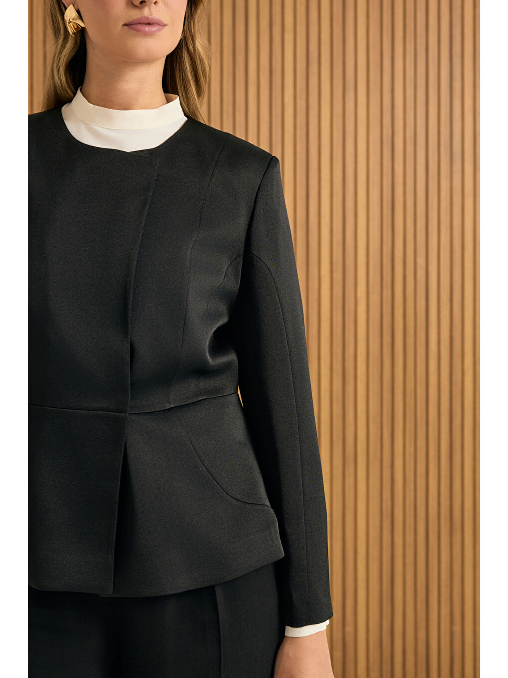 Siyah Kup Detaylı Ceket-3