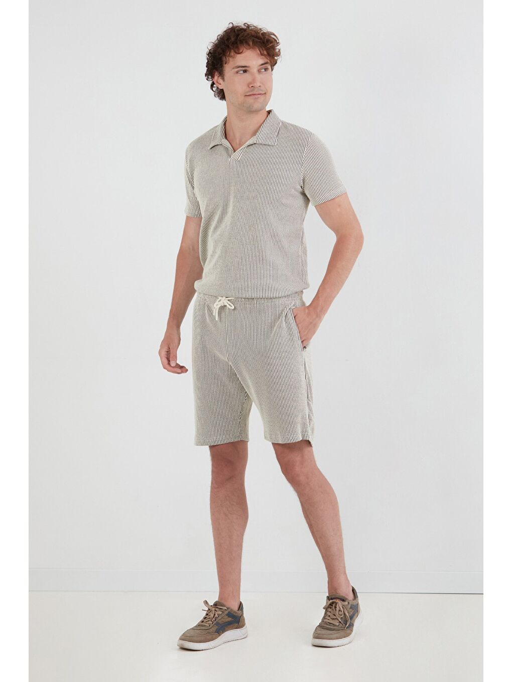 Siyah Beli Bağlamalı Gofre Kumaş Şort