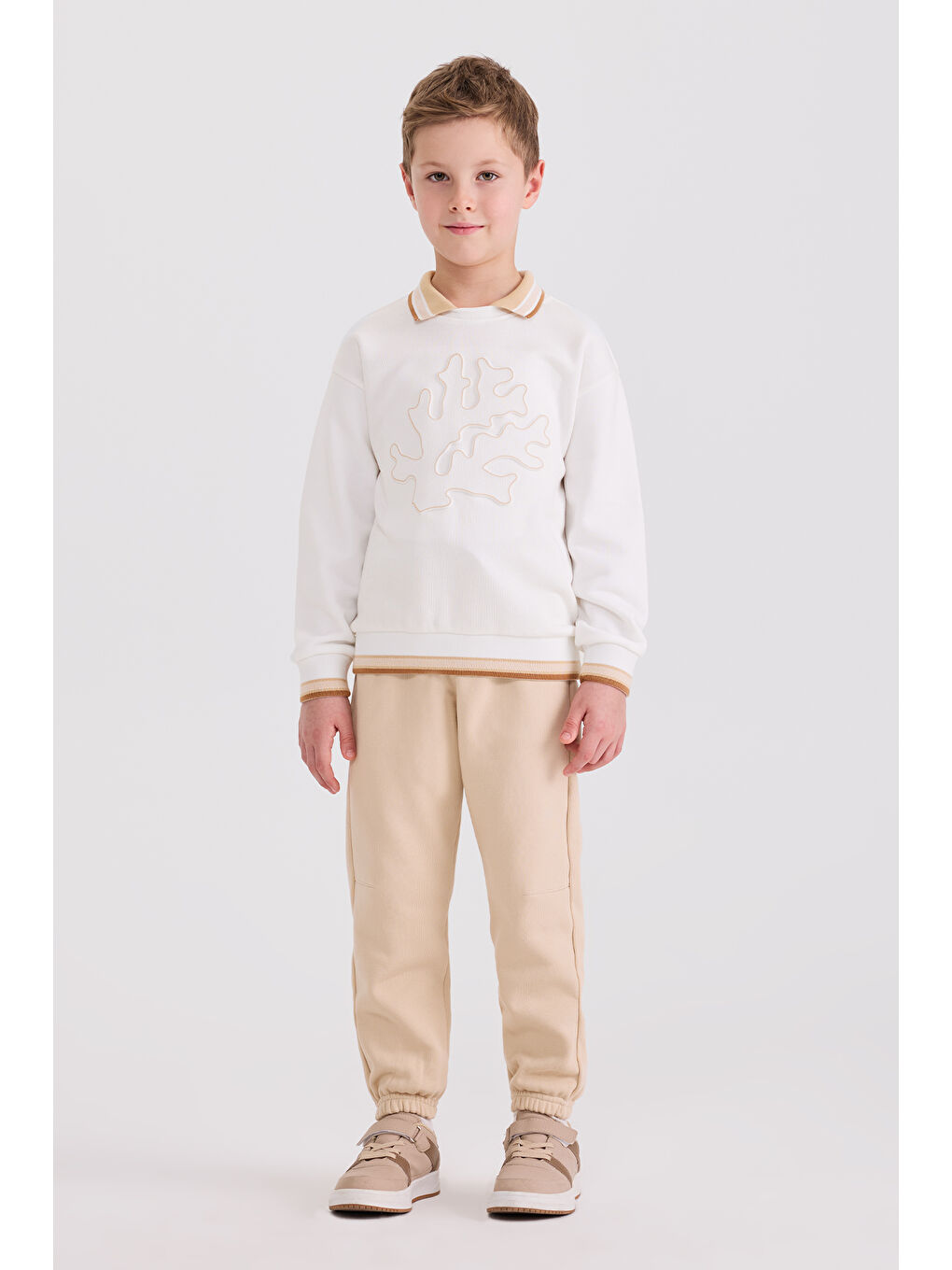 Erkek Çocuk Yaka Detaylı Beyaz Sweatshirt