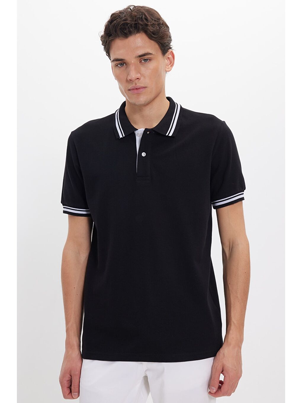 Erkek Slim Fit Dar Kesim %100 Pamuk Düz Pike Yaka Ve Kol Detaylı Siyah Polo Yaka Tişört