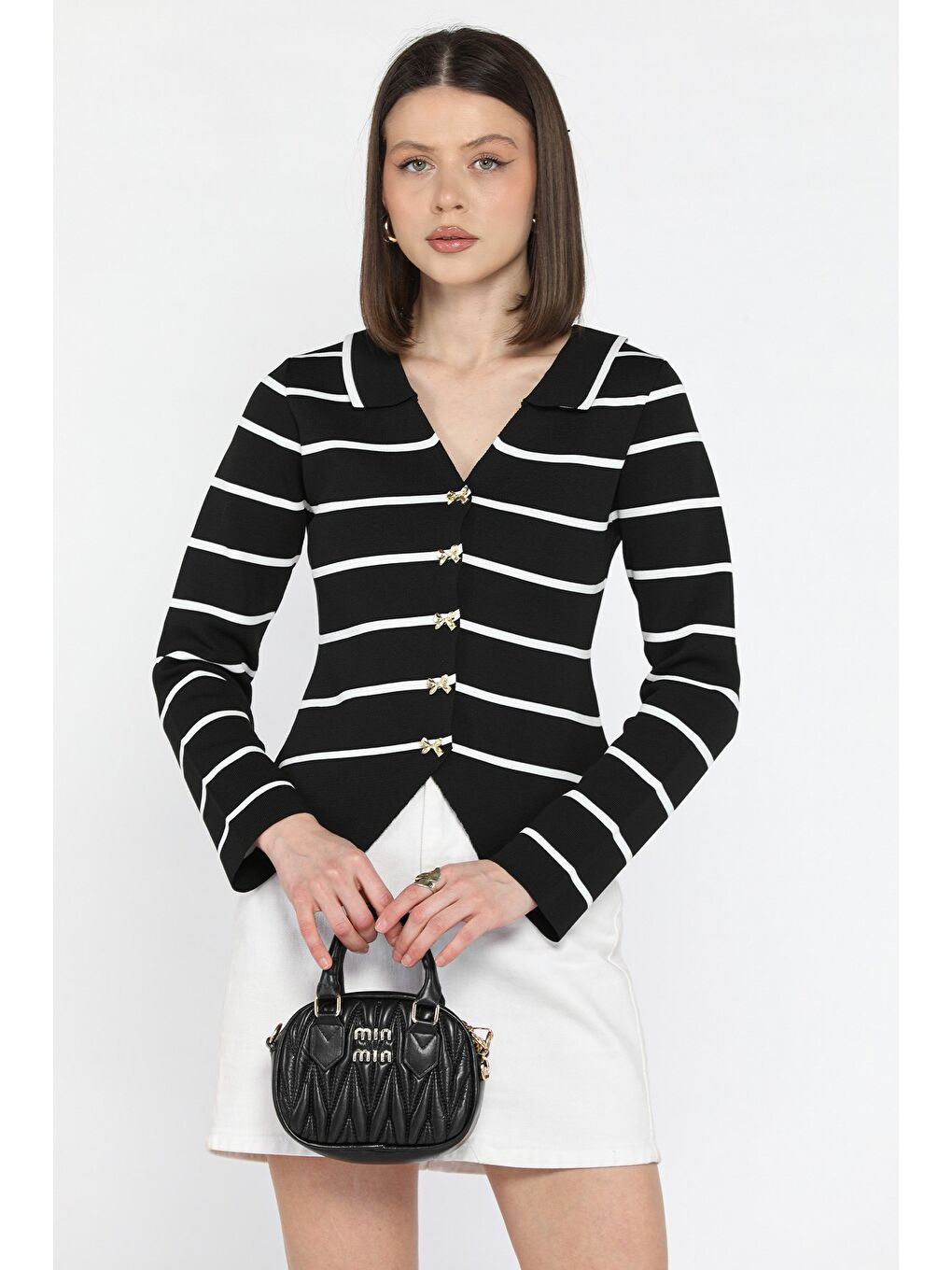 Siyah Kadın Çizgi Desenli Fiyonk Düğme Detaylı Triko Hırka-1