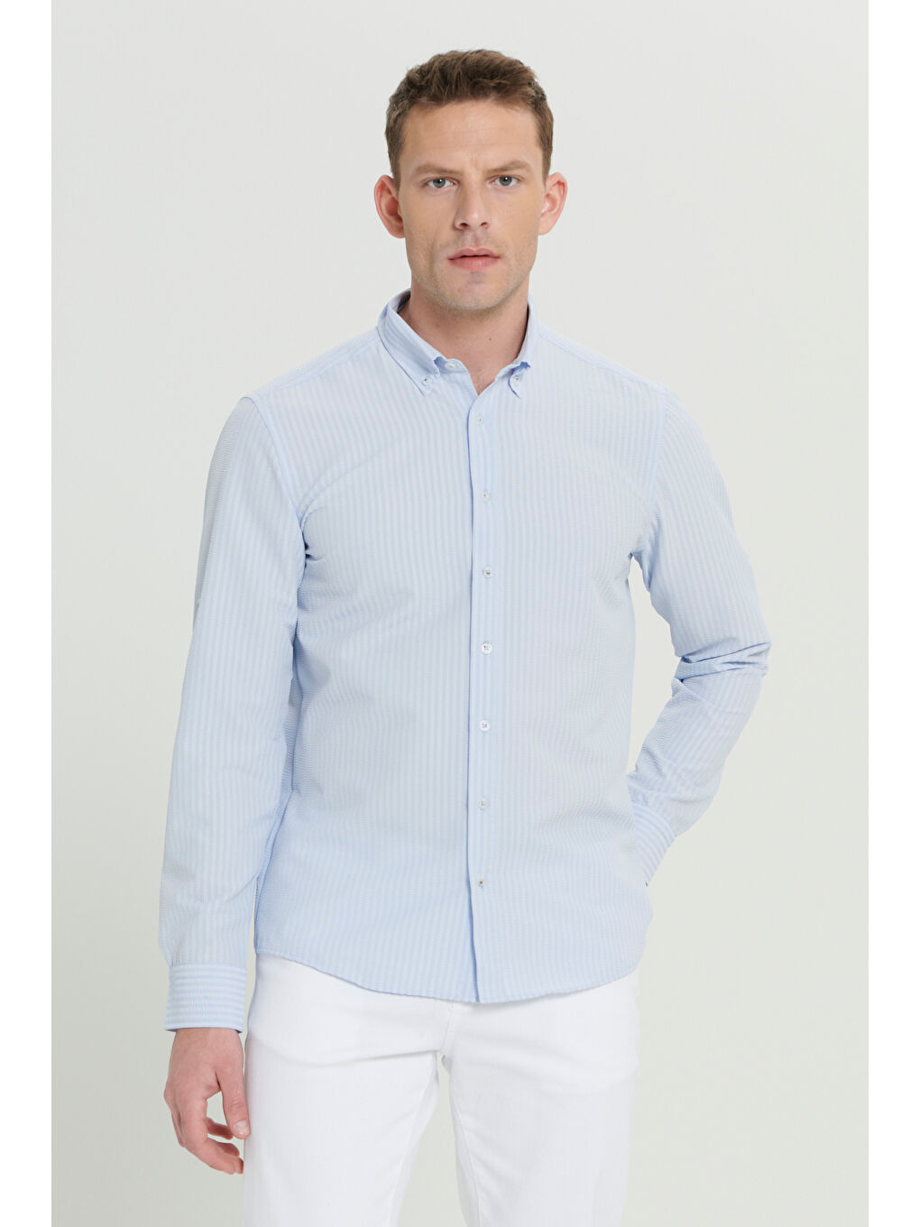 Erkek Açık Mavi Slim Fit Dar Kesim Gofre Desenli Düğmeli Yaka Hafif Kumaş Gömlek-2