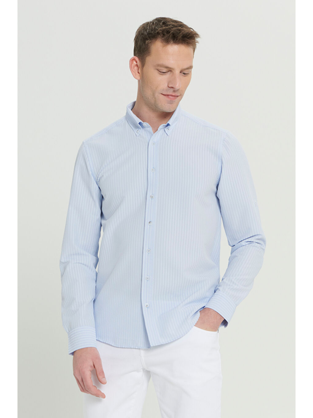 Erkek Açık Mavi Slim Fit Dar Kesim Gofre Desenli Düğmeli Yaka Hafif Kumaş Gömlek-3