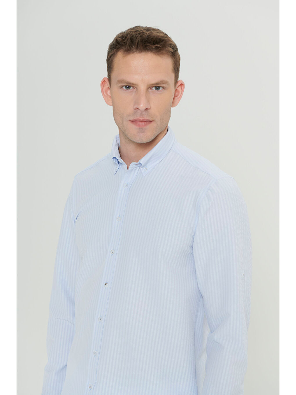 Erkek Açık Mavi Slim Fit Dar Kesim Gofre Desenli Düğmeli Yaka Hafif Kumaş Gömlek-4