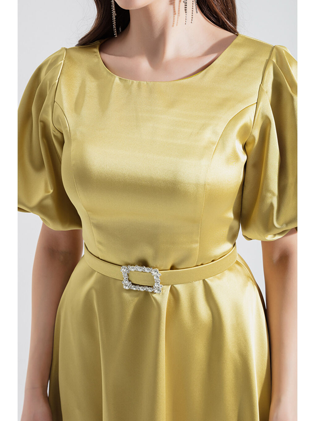 Kadın Yağ Yeşili Balon Kollu Taşlı Kemerli Mini Saten Abiye Elbise-3