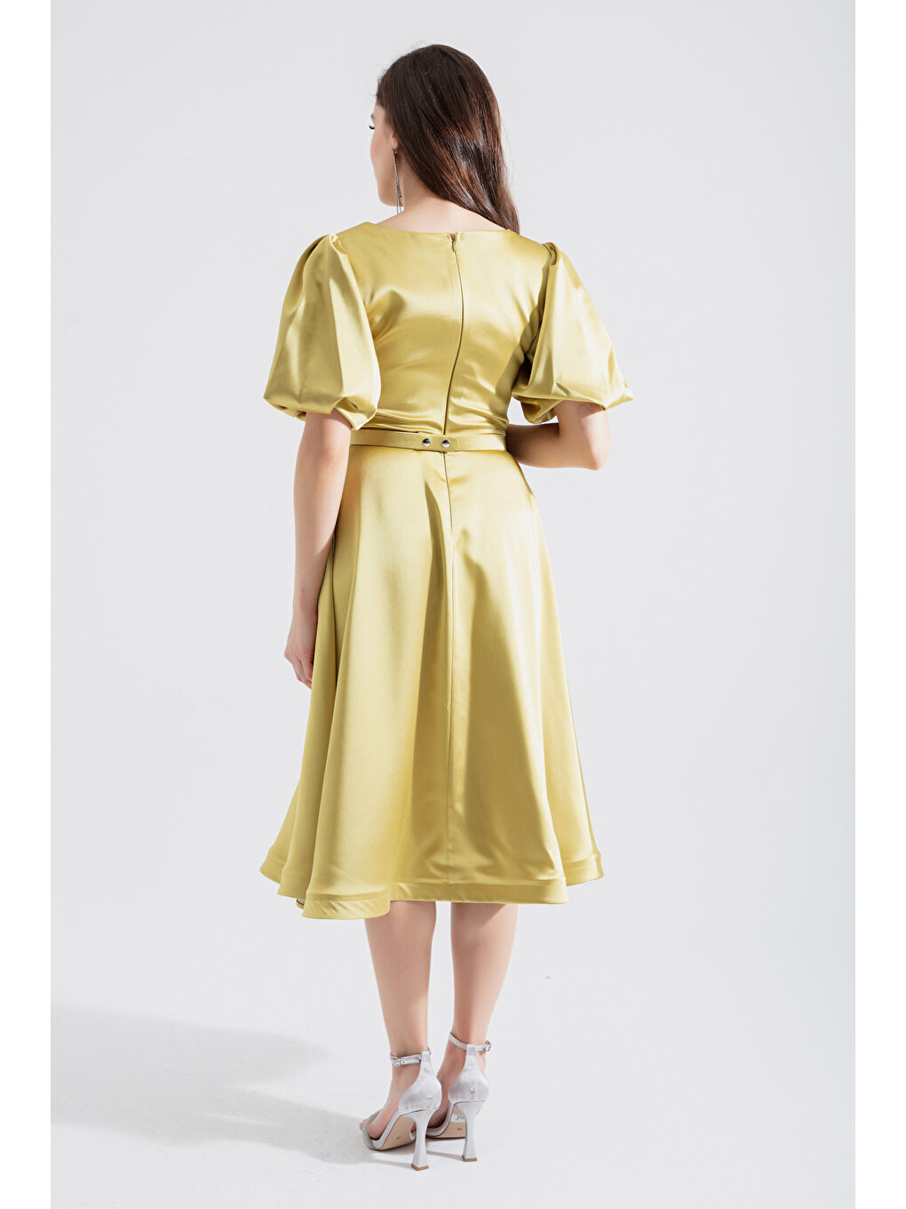 Kadın Yağ Yeşili Balon Kollu Taşlı Kemerli Mini Saten Abiye Elbise-4