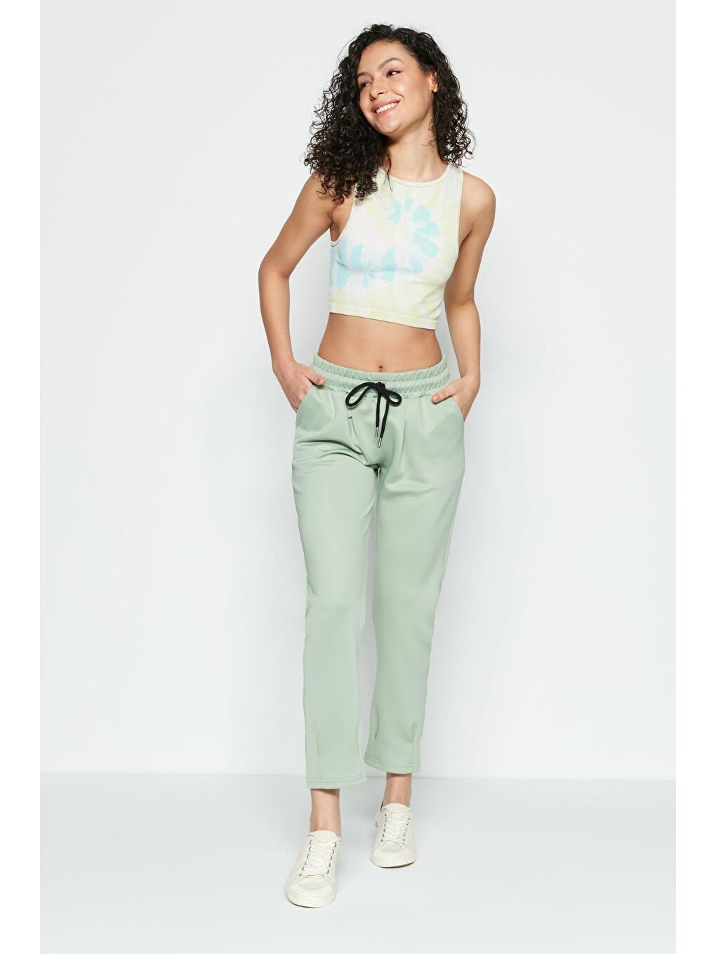 Bel Ve Paçası Pileli Eşofman Altı 810 Fıstık Yeşil