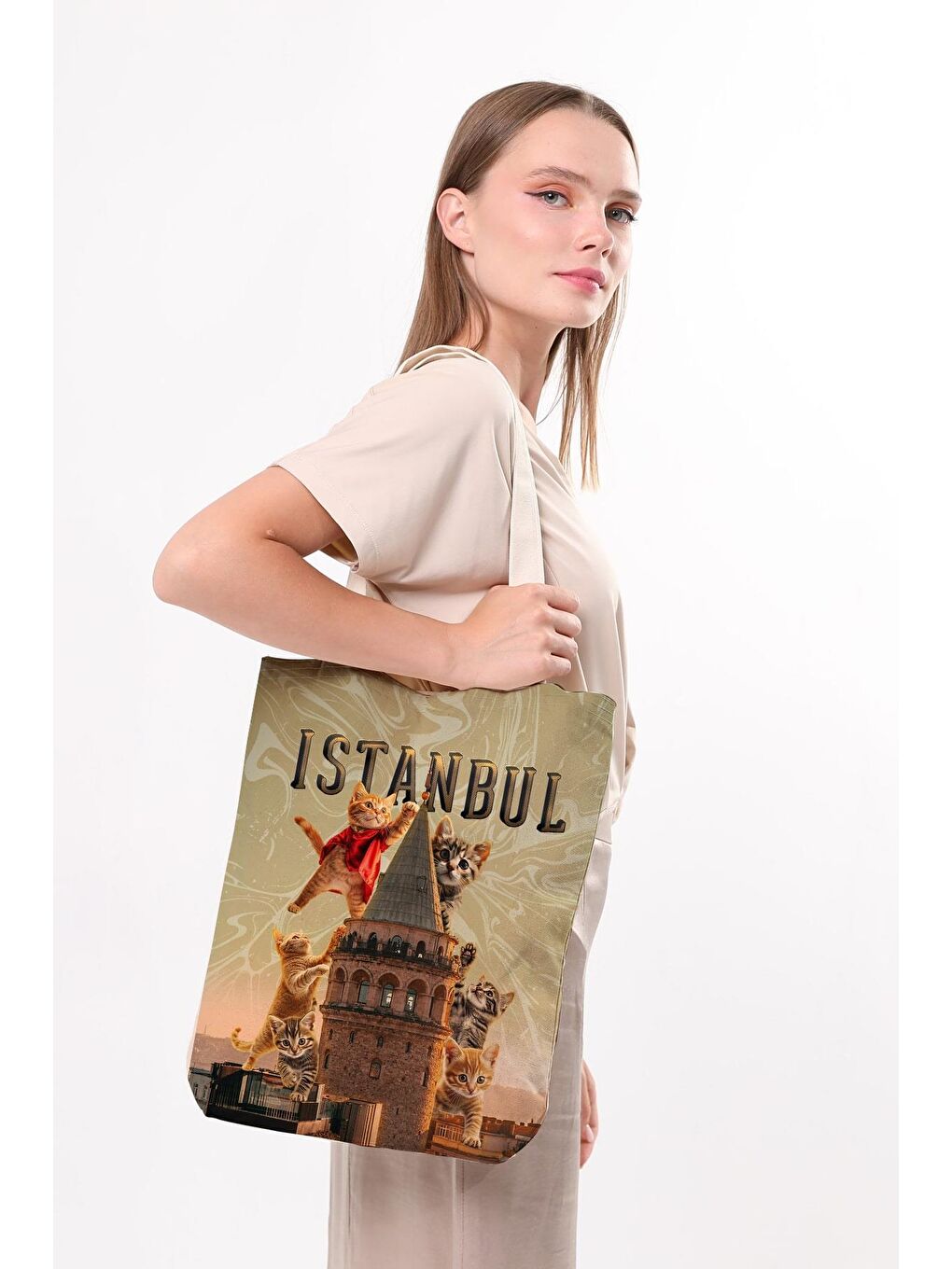 Ekru Kanvas Galata'da Süper Kediler Baskılı Bez Çanta-1