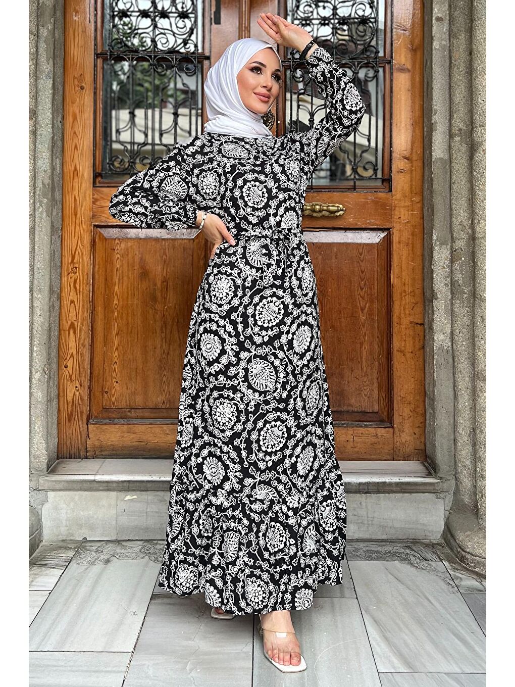 Siyah Bel Kuşaklı Fırfırlı Desenli Tesettür Viskon Elbise-1