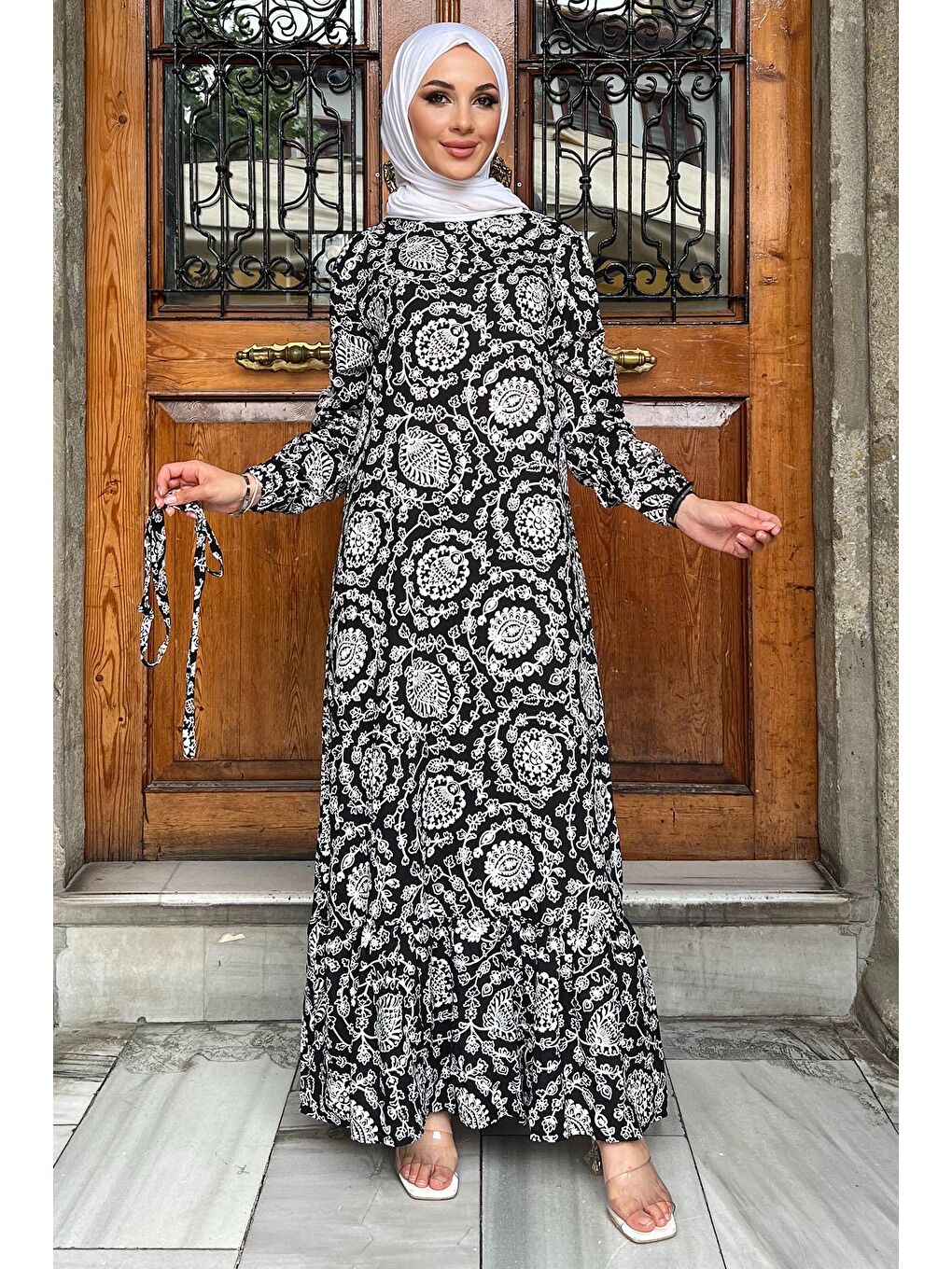Siyah Bel Kuşaklı Fırfırlı Desenli Tesettür Viskon Elbise-2