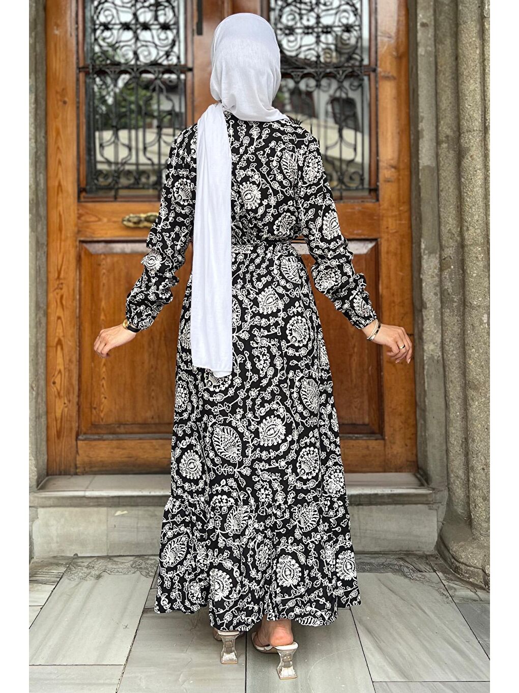 Siyah Bel Kuşaklı Fırfırlı Desenli Tesettür Viskon Elbise-3