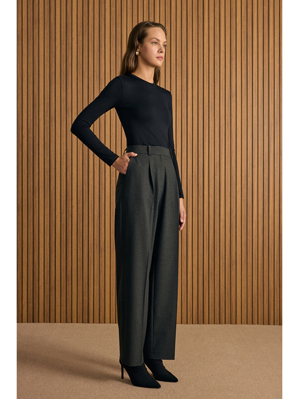 Antrasit Çizgili Pileli Pantolon
