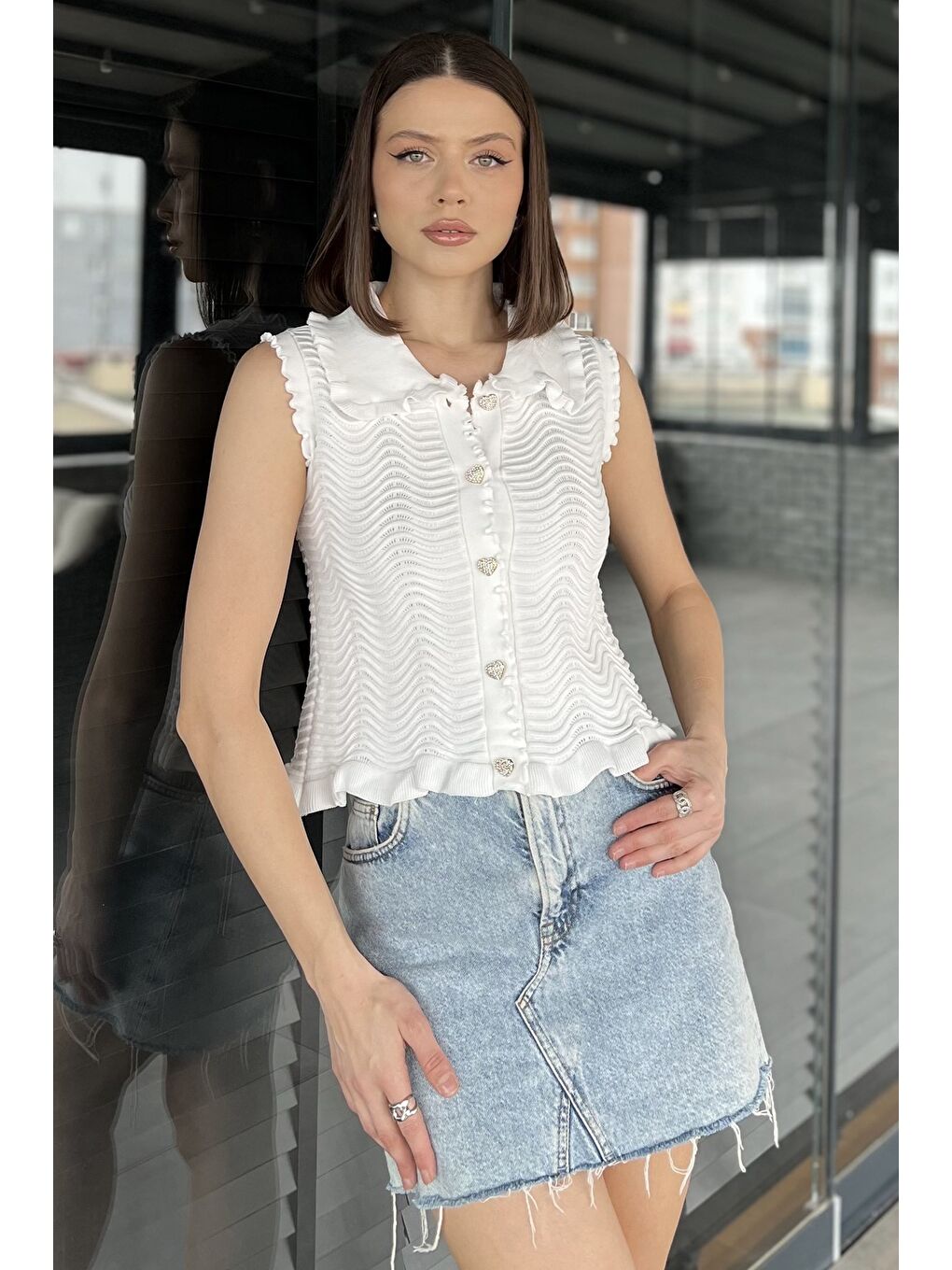 Beyaz Kadın Bebe Yaka Dalga Desenli Triko Yelek