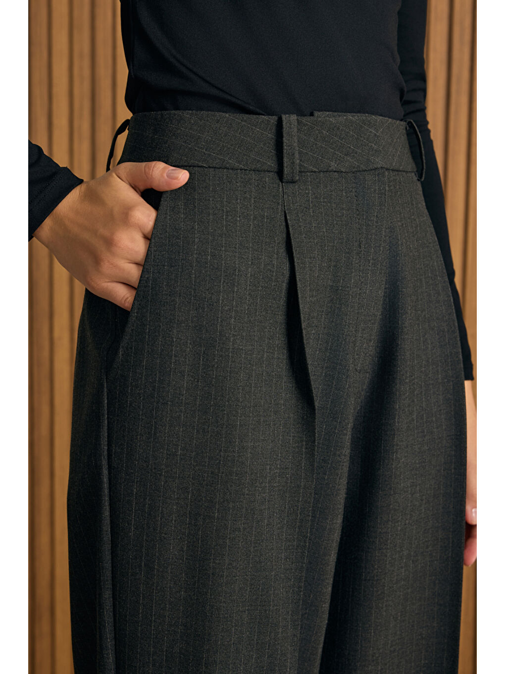 Antrasit Çizgili Pileli Pantolon-2