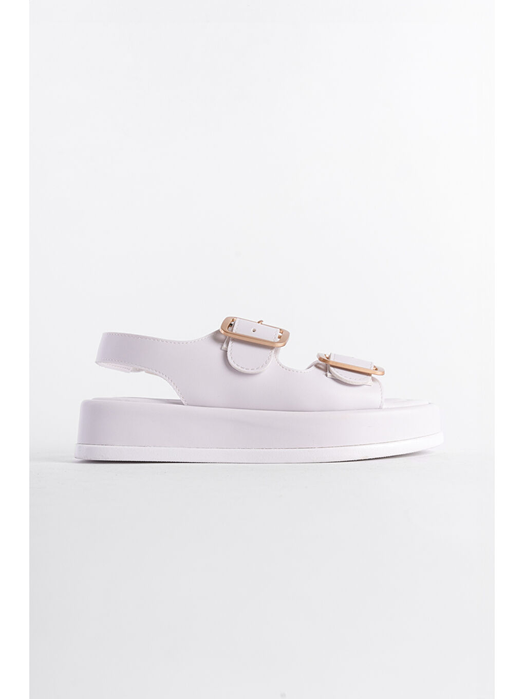 Beyaz Dolgu Topuklu Çift Bantlı Tokalı Kadın Sandalet-1