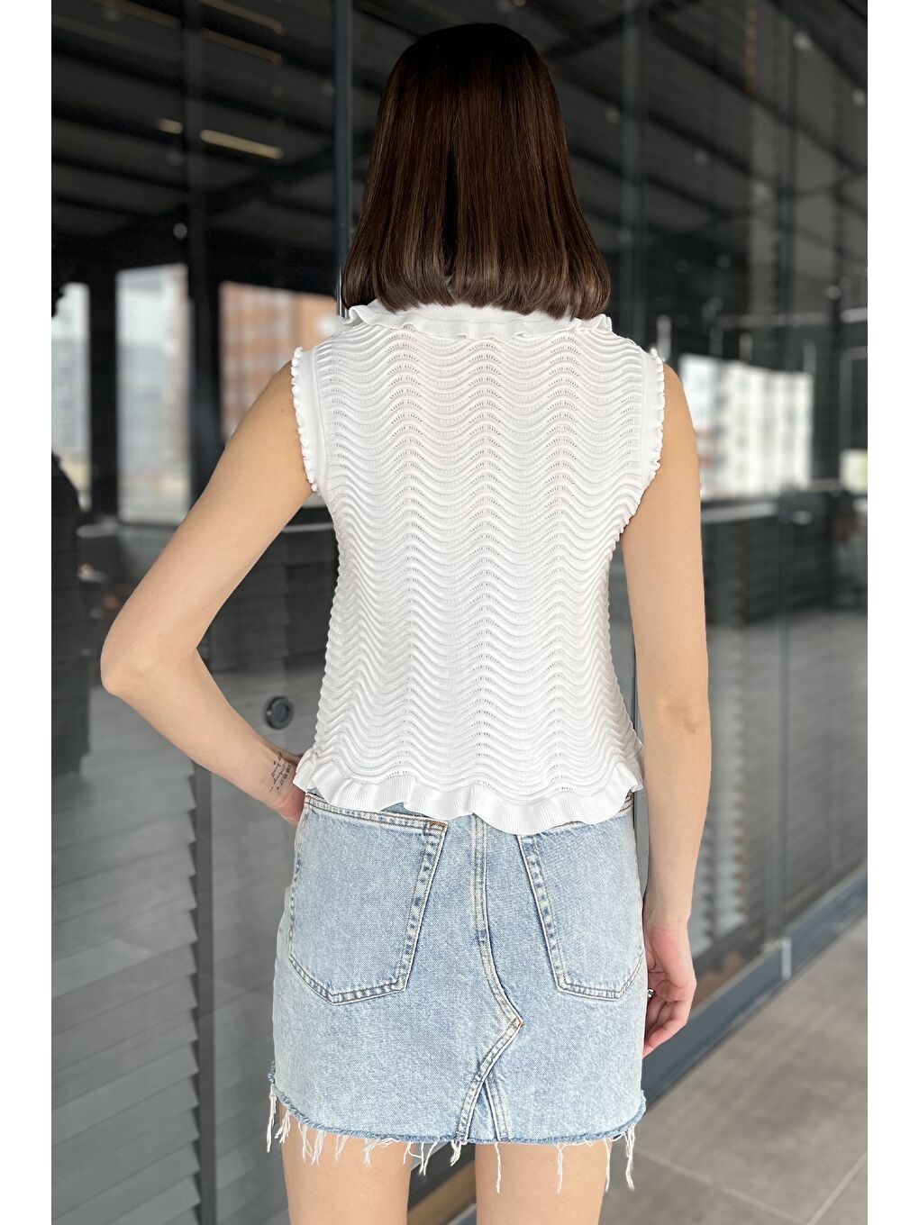 Beyaz Kadın Bebe Yaka Dalga Desenli Triko Yelek-3