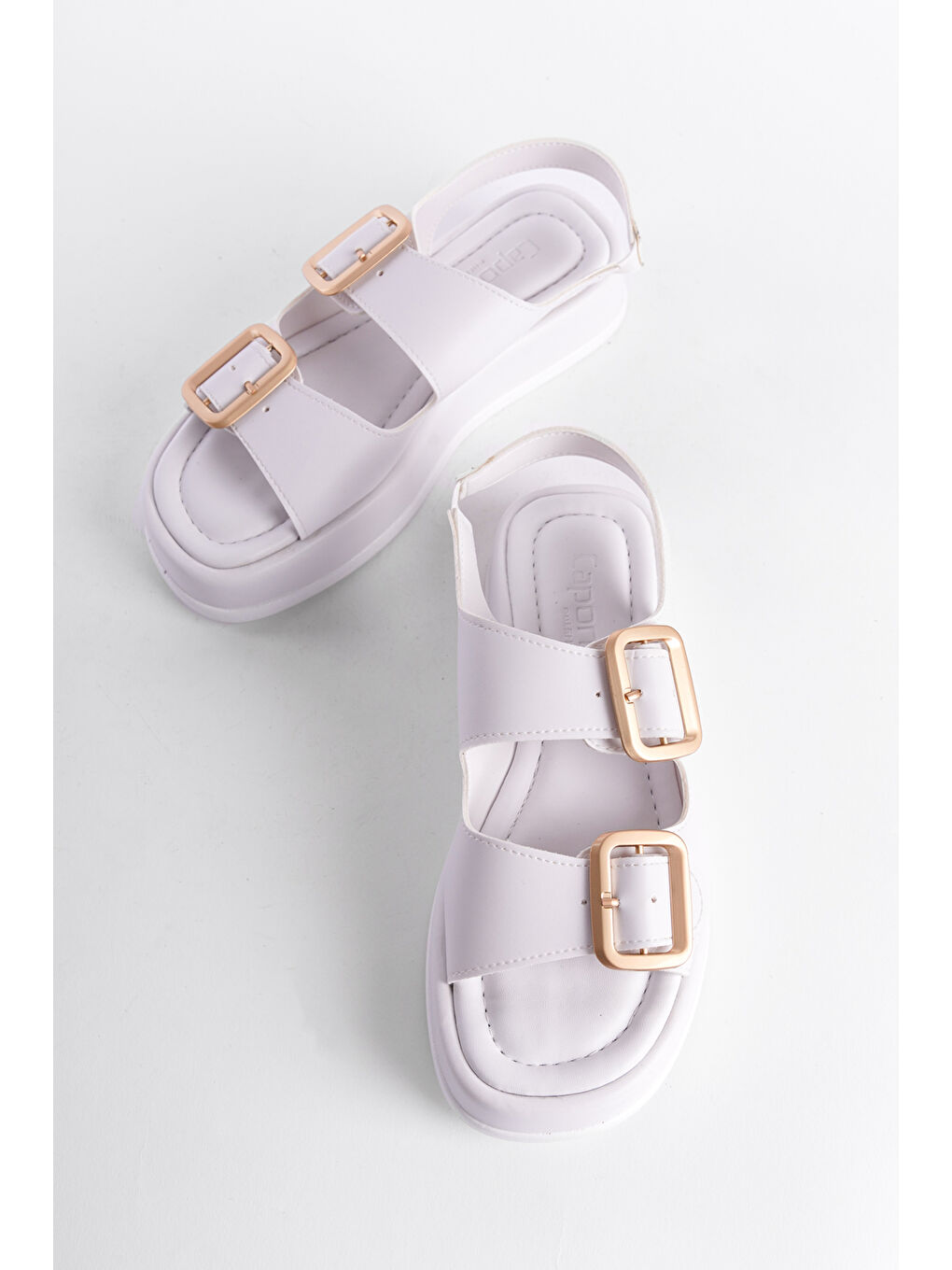 Beyaz Dolgu Topuklu Çift Bantlı Tokalı Kadın Sandalet-3