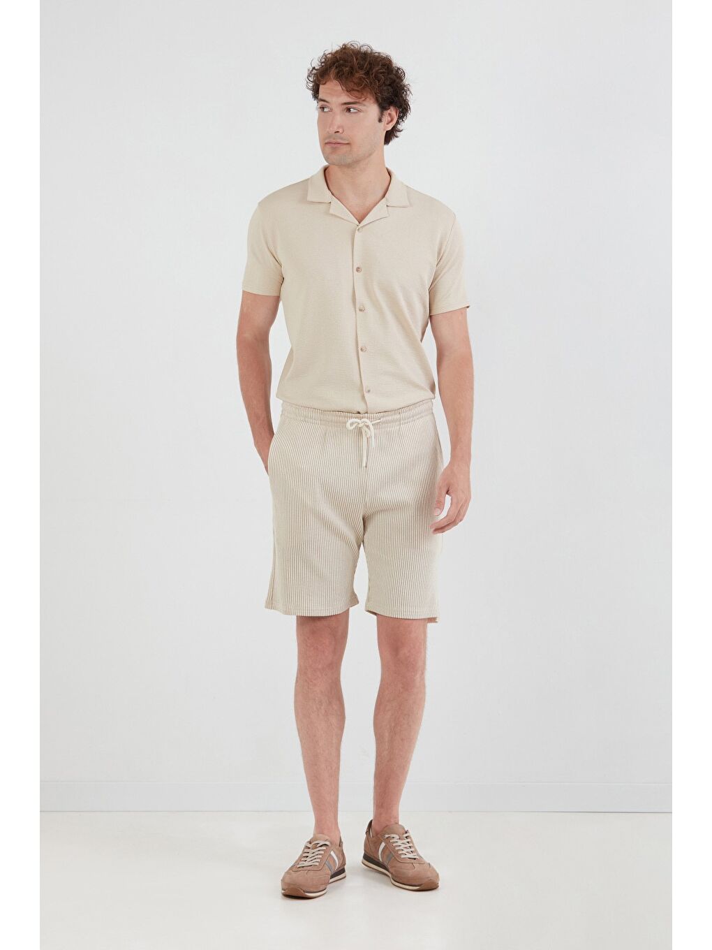 Bej Beli Bağlamalı Gofre Kumaş Şort