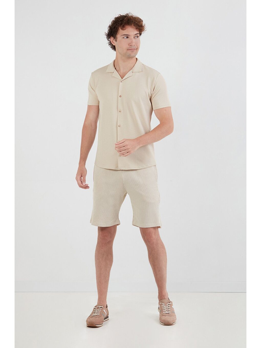 Bej Beli Bağlamalı Gofre Kumaş Şort-2