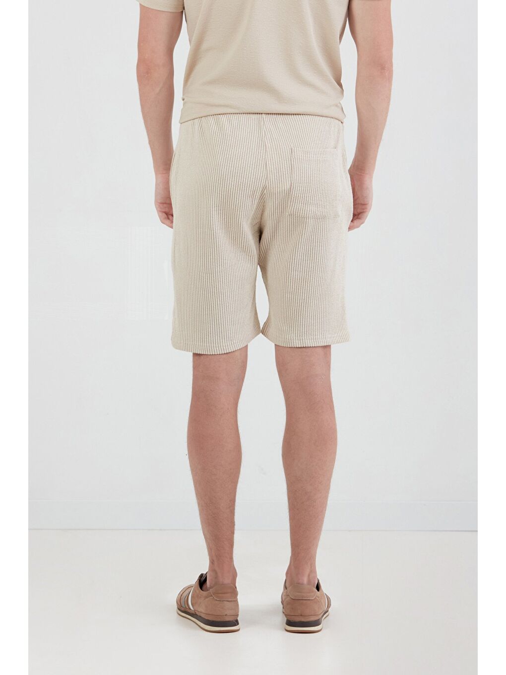 Bej Beli Bağlamalı Gofre Kumaş Şort-3