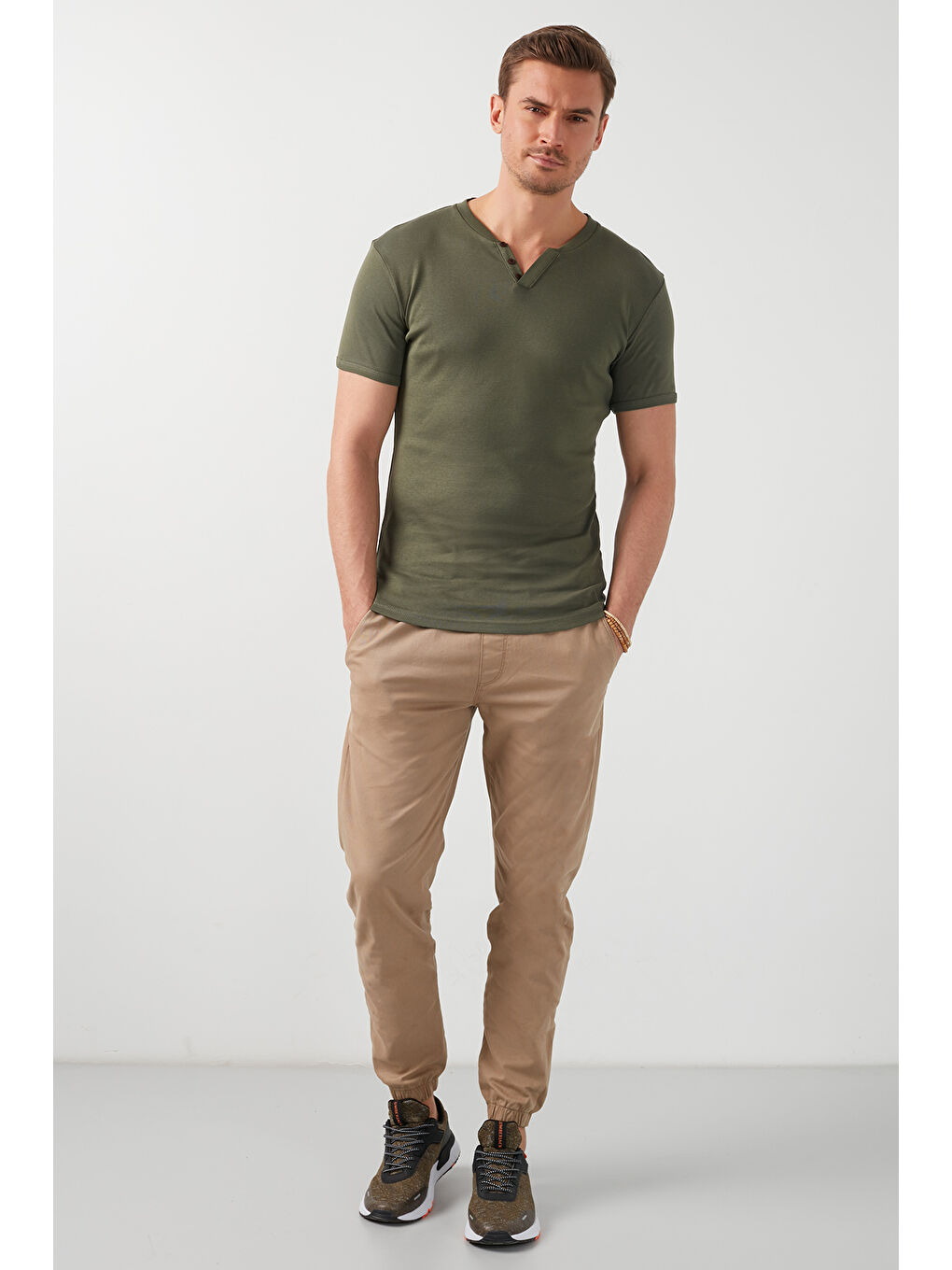 Siyah Pamuklu Düğme Detaylı Slim Fit V Yaka 3'lü Paket %100 Pamuk Tişört 5902122S3-4