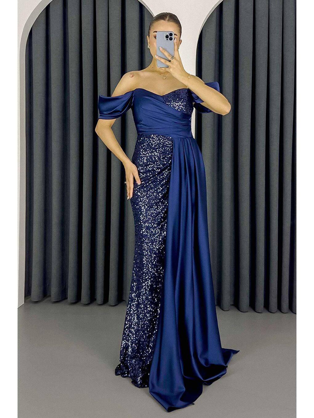 Kadın Lacivert Payetli Kuyruklu Uzun Abiye Elbise-1