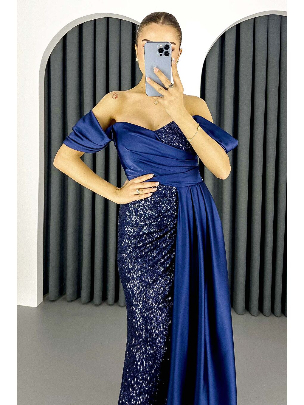 Kadın Lacivert Payetli Kuyruklu Uzun Abiye Elbise-2