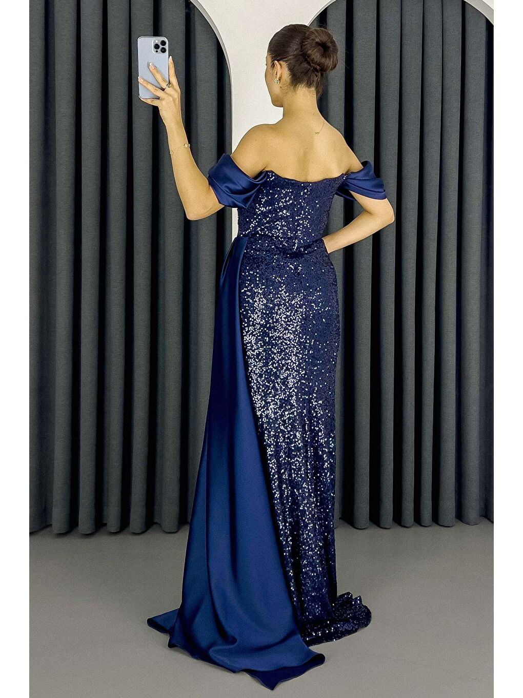 Kadın Lacivert Payetli Kuyruklu Uzun Abiye Elbise-4