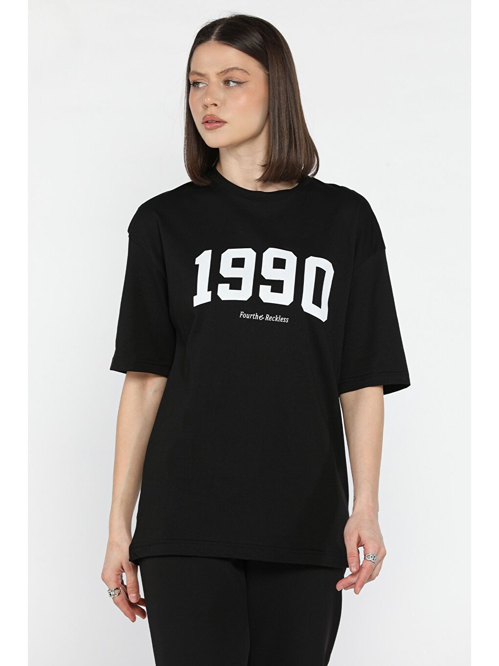 Siyah Kadın Ön Baskılı Oversize Bisiklet Yaka Tişört-1