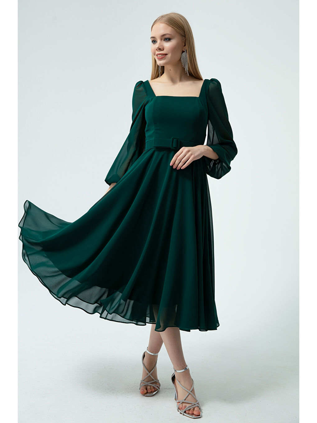 Kadın Zümrüt Yeşili Kare Yaka Kemerli Midi Şifon Abiye Elbise-1