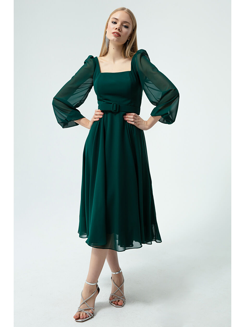Kadın Zümrüt Yeşili Kare Yaka Kemerli Midi Şifon Abiye Elbise-2