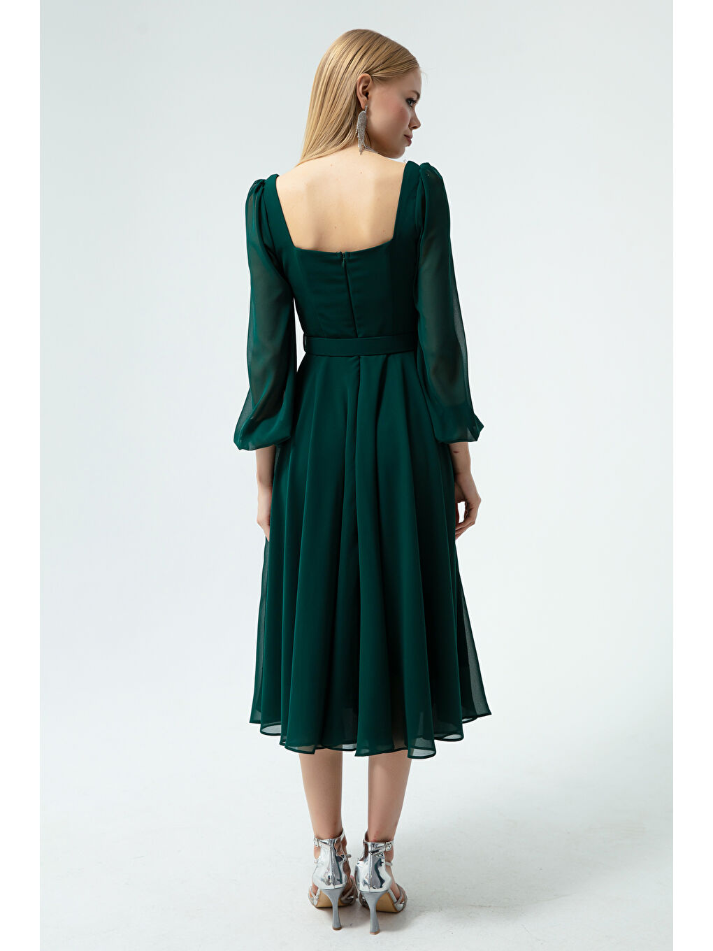 Kadın Zümrüt Yeşili Kare Yaka Kemerli Midi Şifon Abiye Elbise-4