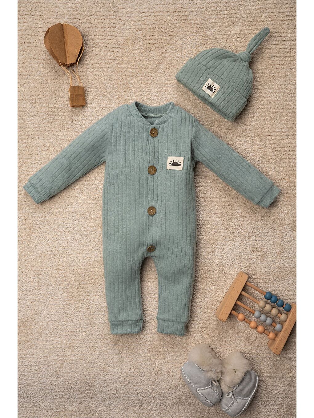 Turkuaz Bereli Güneş Armalı Düz Renk Tulum Bebek Takımı