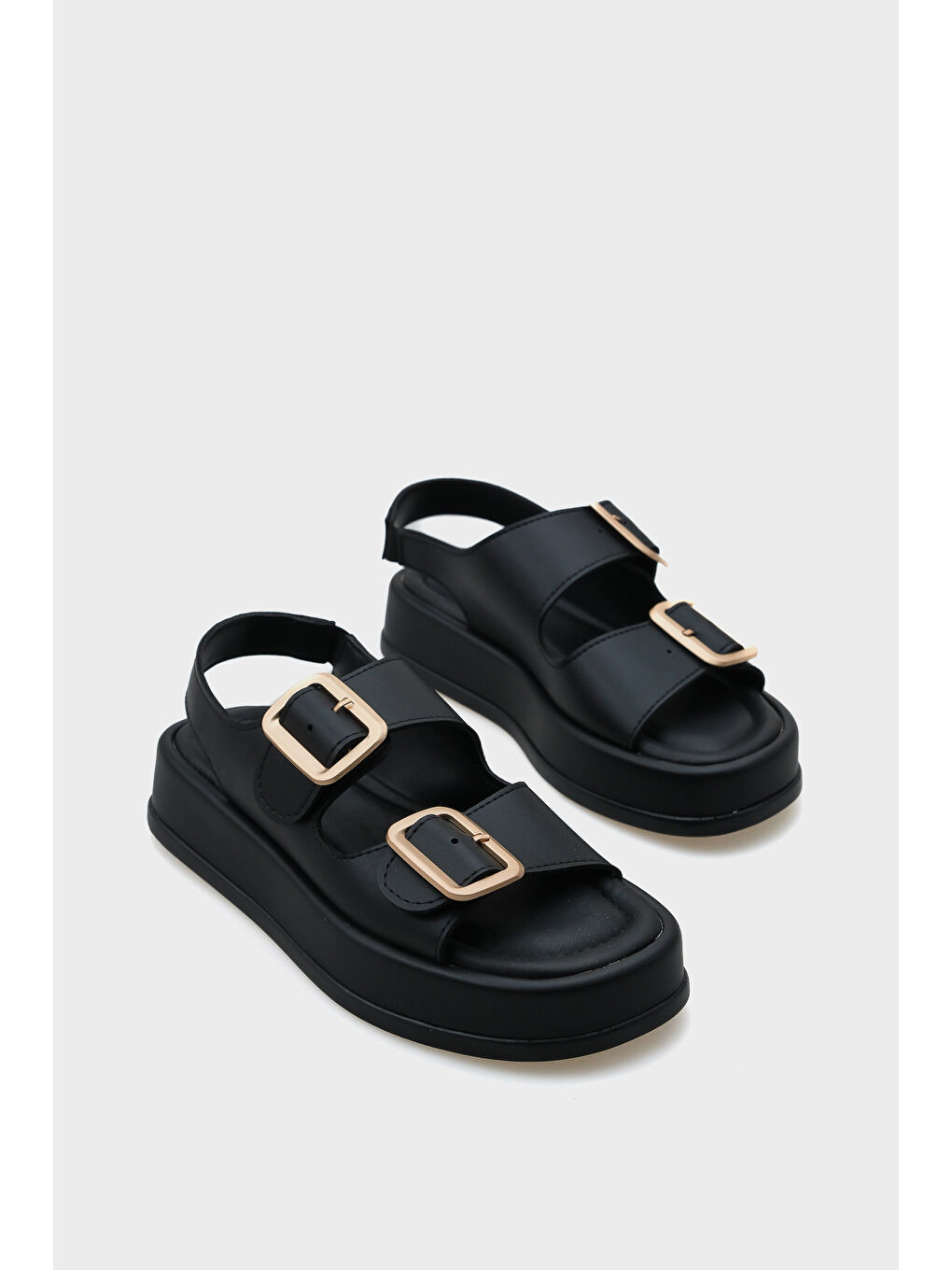 Siyah Denice Dolgu Topuklu Çift Bantlı Tokalı Kadın Sandalet-2