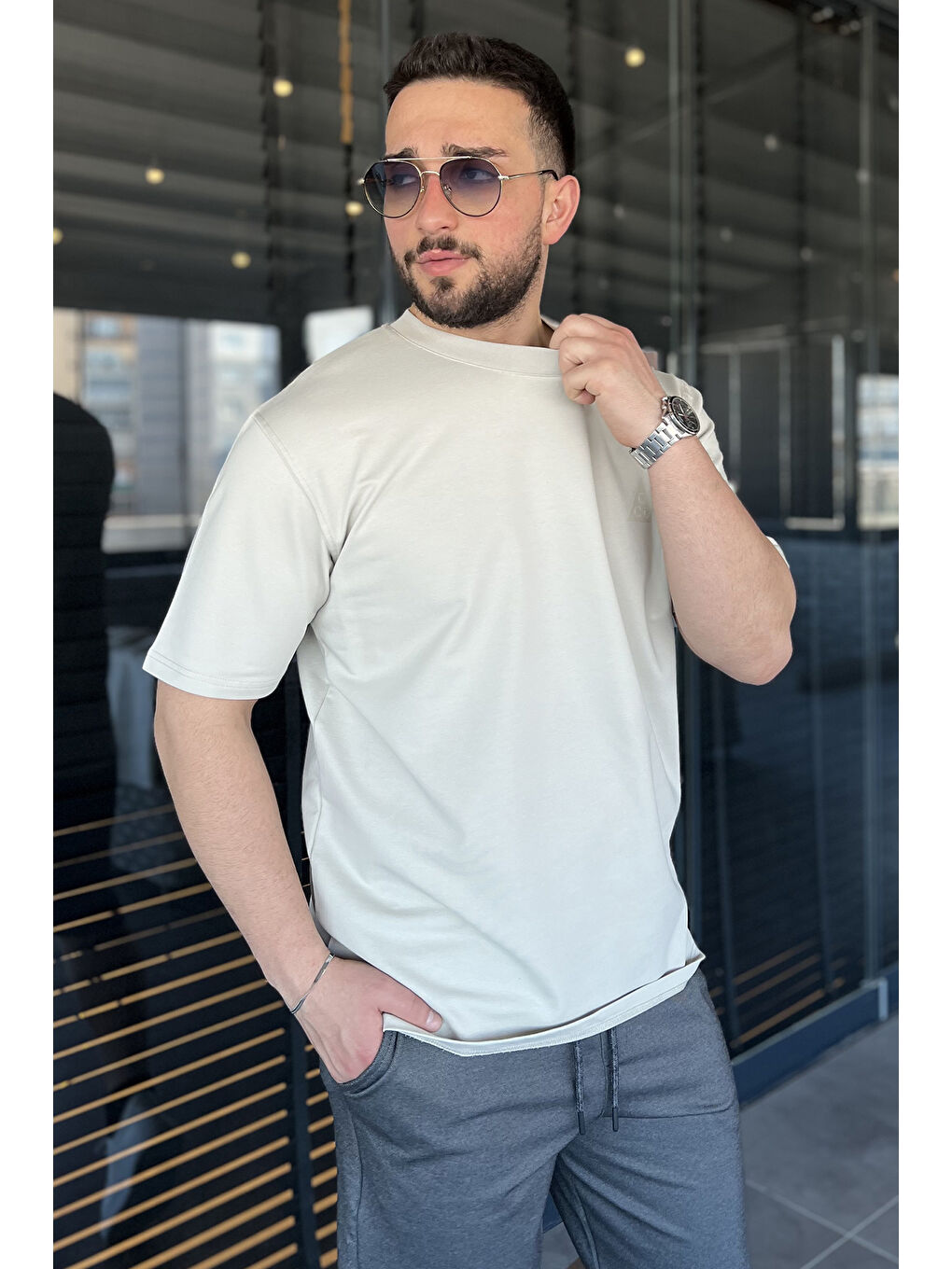 Bej Erkek Bisiklet Yaka Baskılı Tişört-1